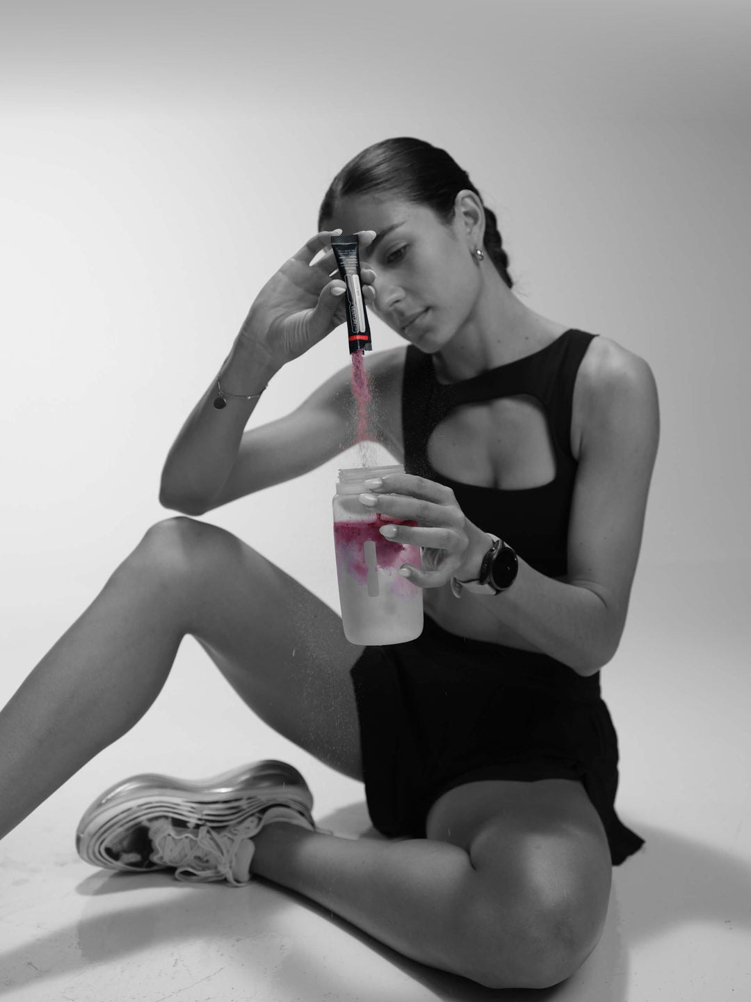 Athlete pouring a Venturi System 001 sachet into a shaker